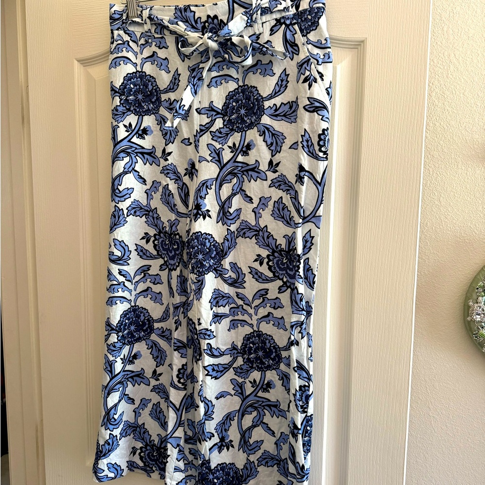 Joie linen blend capri pant in size 6.